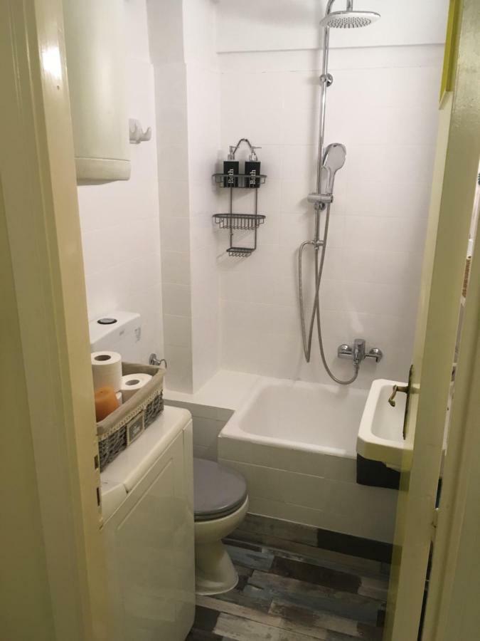 Apartment 100 Meters From The Terminal Station 아테네 외부 사진