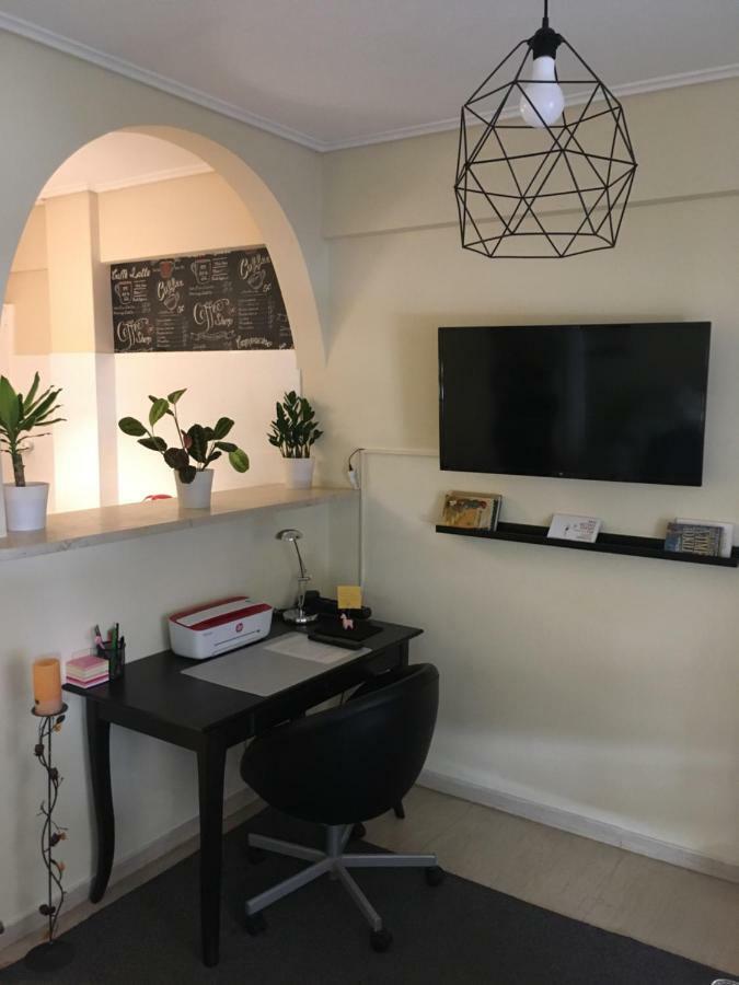 Apartment 100 Meters From The Terminal Station 아테네 외부 사진