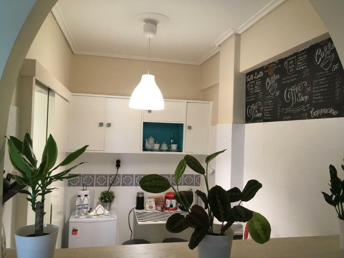 Apartment 100 Meters From The Terminal Station 아테네 외부 사진