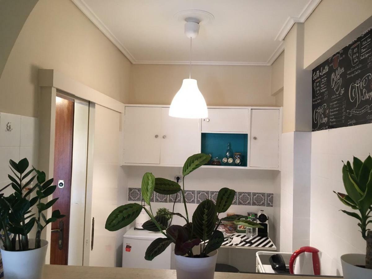 Apartment 100 Meters From The Terminal Station 아테네 외부 사진