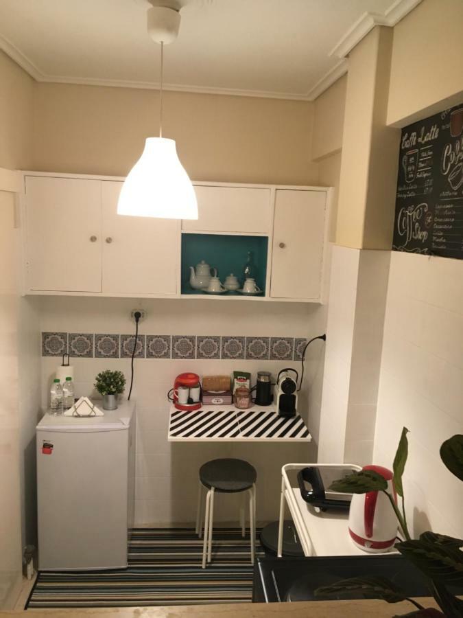 Apartment 100 Meters From The Terminal Station 아테네 외부 사진
